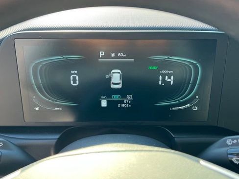 Used 2024 Kia Niro LX image 17