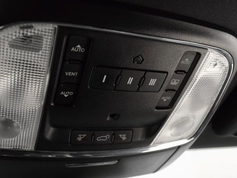 Used 2019 Jeep Grand Cherokee Limited w/ Luxury Group II image 18