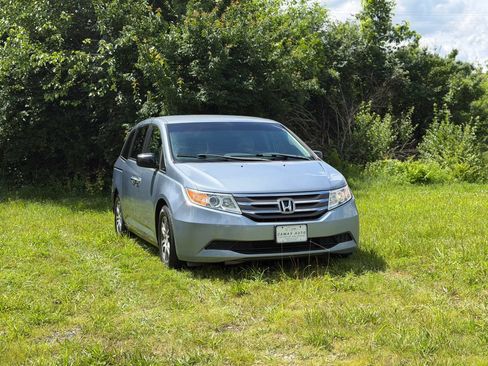 Used 2011 Honda Odyssey EX image 8