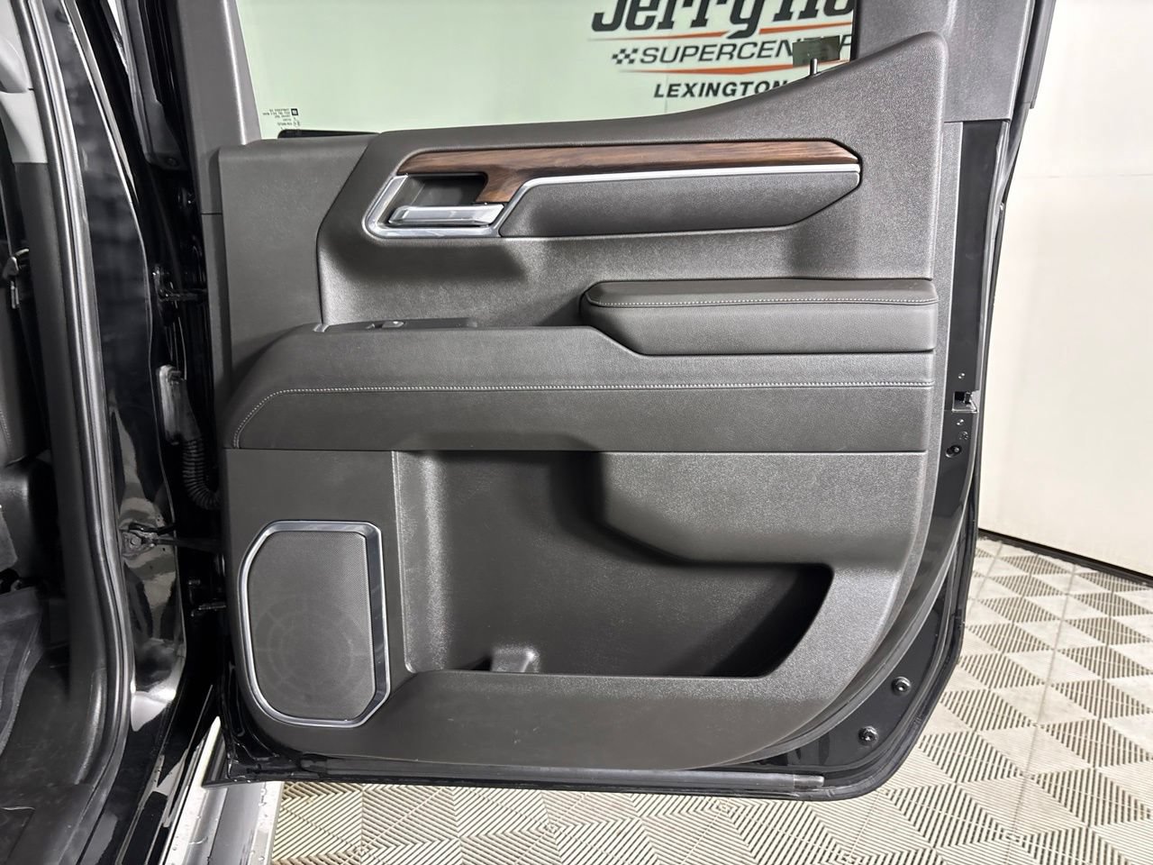 Used 2022 GMC Sierra 1500 SLT AWD/4WD image 28
