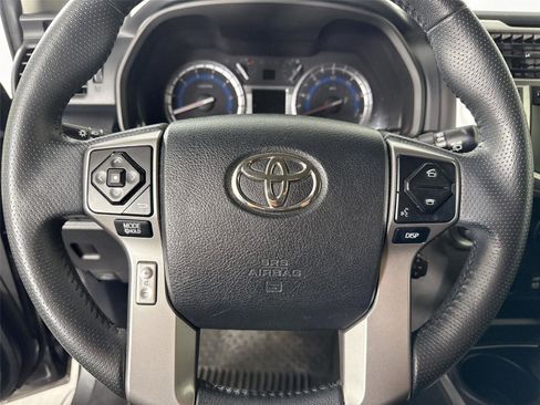 Used 2019 Toyota 4Runner SR5 AWD/4WD image 15