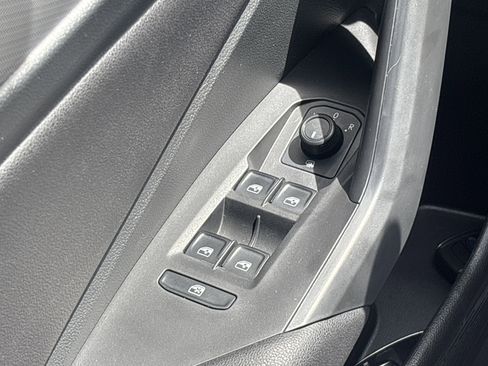 Used 2019 Volkswagen Jetta R-Line FWD image 12