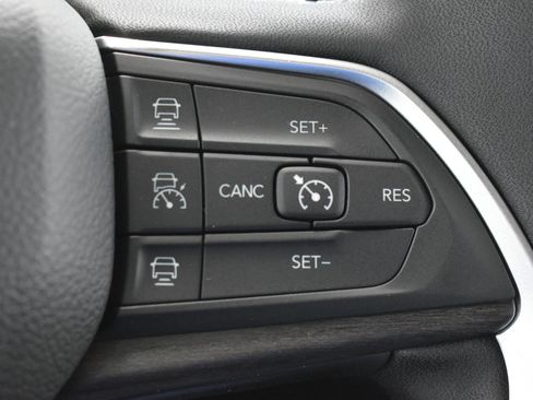 New 2025 Jeep Grand Cherokee Limited w/ Trailer Tow Package image 23