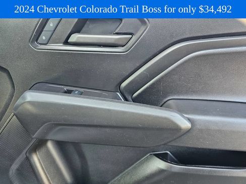 Used 2024 Chevrolet Colorado Trail Boss w/ Advanced Trailering Package AWD/4WD image 10