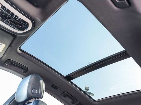 Used 2023 Porsche Macan image 36