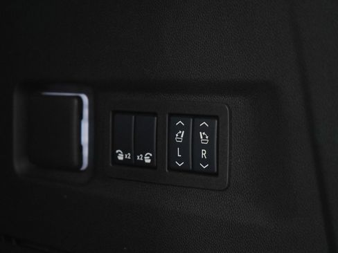 Used 2025 Chevrolet Suburban LT w/ Comfort Package image 20