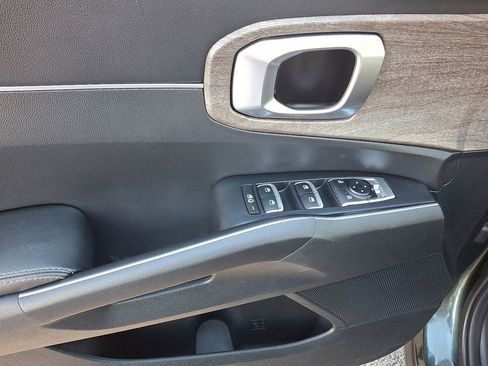 Certified 2022 Kia Sorento S w/ Panoramic Sunroof Package image 13