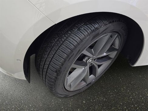 Used 2024 Land Rover Range Rover Sport Dynamic SE image 36