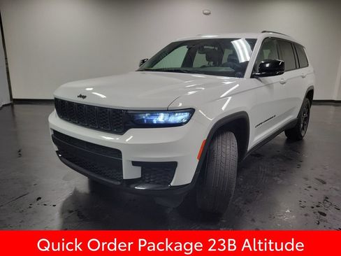 Used 2024 Jeep Grand Cherokee L Laredo AWD/4WD image 4