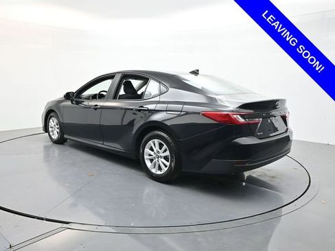 Used 2025 Toyota Camry LE FWD image 5
