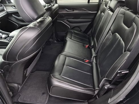 Used 2023 Jeep Grand Cherokee Limited w/ Black Appearance Package image 35