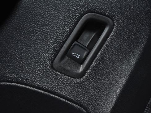 New 2026 Volkswagen Atlas Cross Sport SE image 5