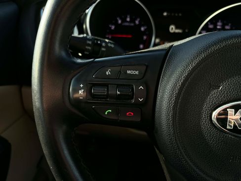 Used 2015 Kia Sedona SX image 15