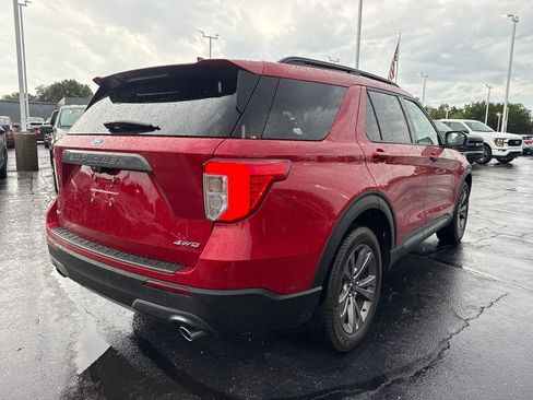 Used 2024 Ford Explorer XLT w/ Equipment Group 202A AWD/4WD image 7