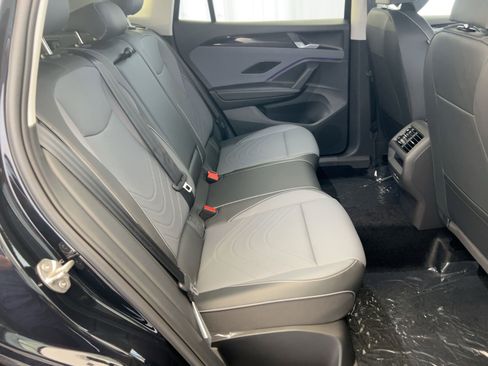 New 2026 Volkswagen Tiguan SE image 32