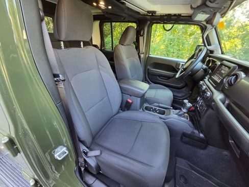Used 2023 Jeep Gladiator Mojave AWD/4WD image 24