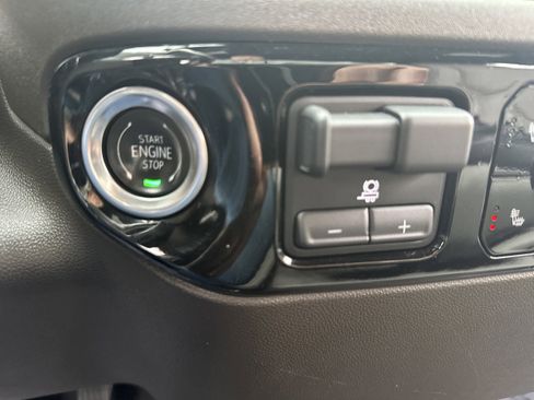 Used 2025 GMC Sierra 1500 SLT image 21