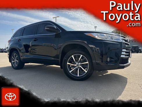 Used 2017 Toyota Highlander XLE AWD/4WD image 1