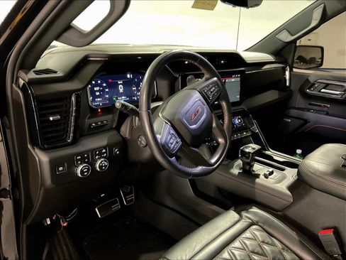 Used 2022 GMC Sierra 1500 AT4 w/ AT4 Premium Package AWD/4WD image 4