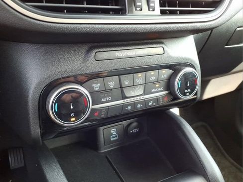 Used 2022 Ford Escape SE w/ SE Sport Appearance Package FWD image 20