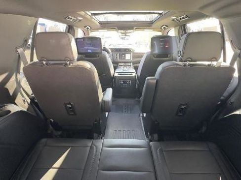 Used 2023 GMC Yukon Denali w/ Denali Reserve Package image 8