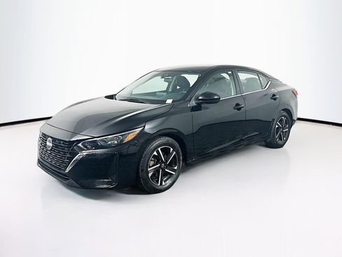 Used 2024 Nissan Sentra SV image 3