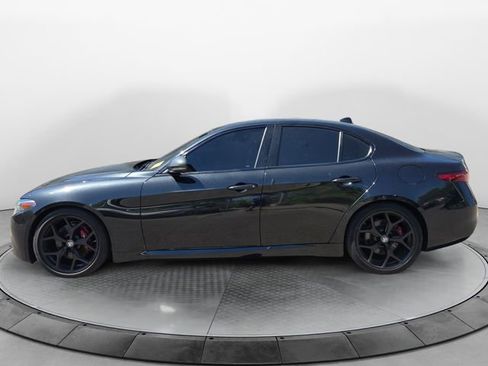 Used 2019 Alfa Romeo Giulia RWD image 2
