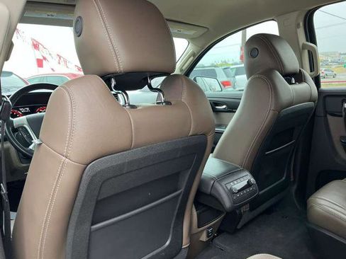 Used 2014 GMC Acadia SLT image 17