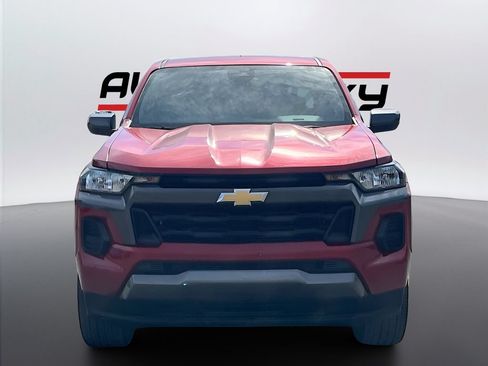 Used 2025 Chevrolet Colorado LT AWD/4WD image 2
