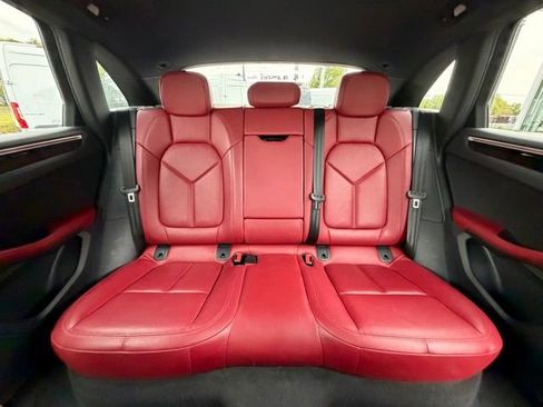 Used 2023 Porsche Macan AWD/4WD image 16