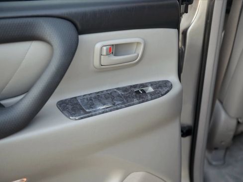 Used 2007 Toyota Land Cruiser AWD/4WD image 62