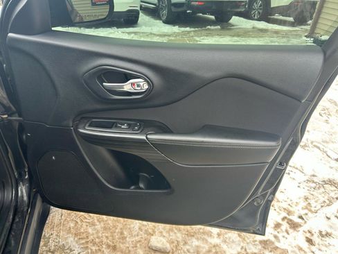 Used 2014 Jeep Cherokee Sport image 16