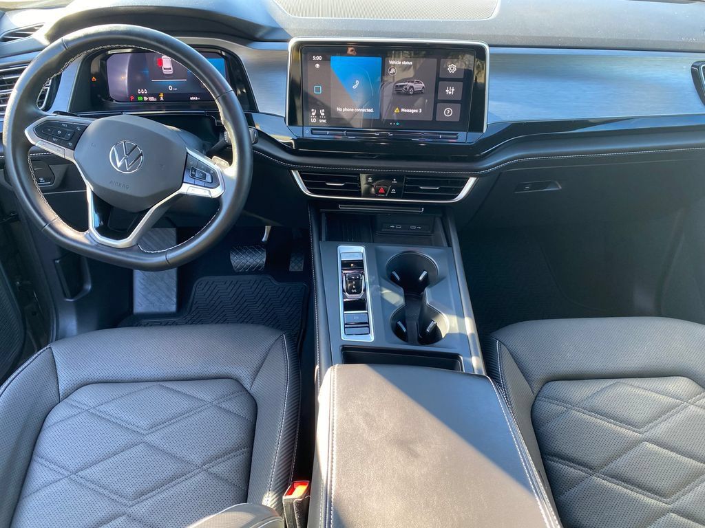 Used 2025 Volkswagen Atlas Cross Sport SE FWD image 12