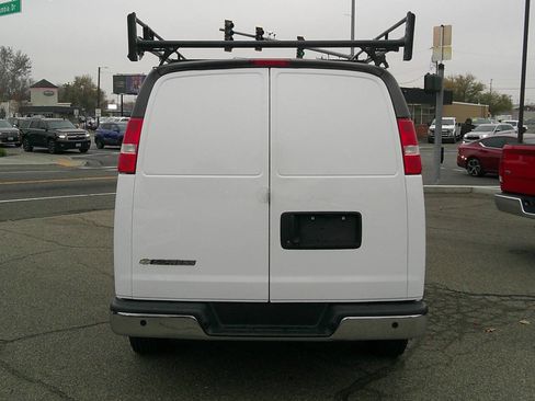 Used 2018 Chevrolet Express 3500 w/ Driver Convenience Package image 6