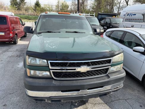 Used 2006 Chevrolet Silverado 2500 W/T RWD image 5