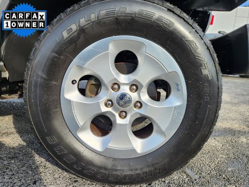 Used 2015 Jeep Wrangler Unlimited Sahara w/ Dual Top Group image 18