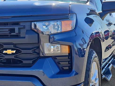 Used 2023 Chevrolet Silverado 1500 Custom image 8