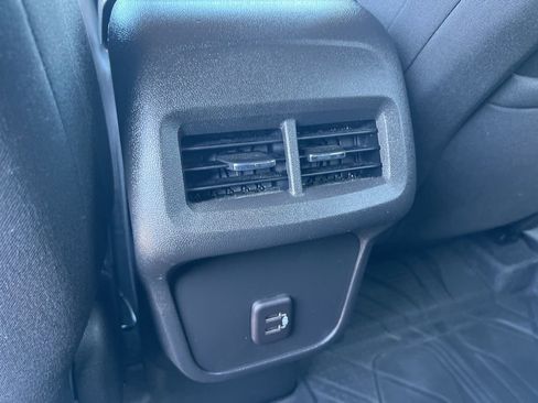 Used 2023 Chevrolet Equinox LT image 19