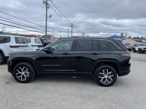 Used 2023 Jeep Grand Cherokee Limited image 9