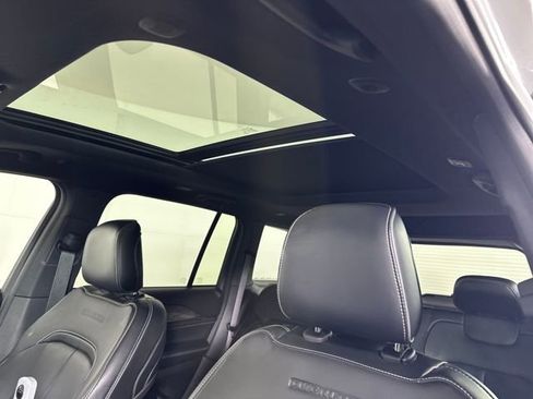 Used 2022 Jeep Grand Cherokee Overland image 12