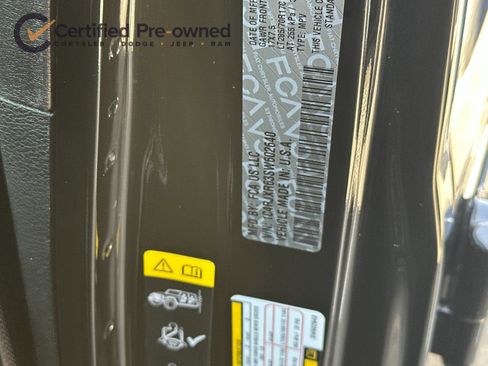 Certified 2025 Jeep Wrangler Unlimited Rubicon 4xe w/ Convenience Group AWD/4WD image 30
