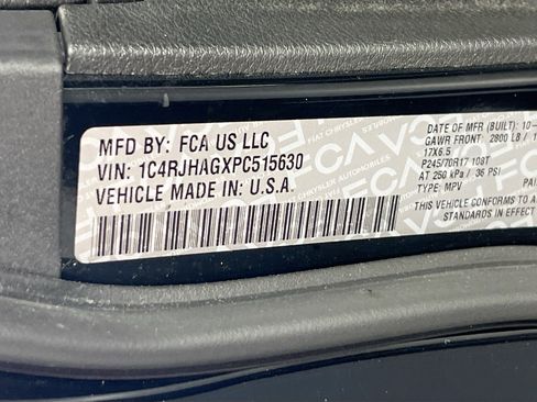 Used 2023 Jeep Grand Cherokee Laredo image 28