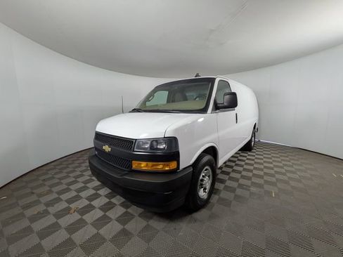 Used 2018 Chevrolet Express 2500 w/ Driver Convenience Package RWD image 20