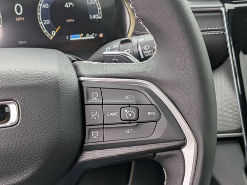 Used 2025 Jeep Grand Cherokee L Altitude image 18