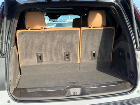 Used 2023 Cadillac Escalade Premium Luxury image 6
