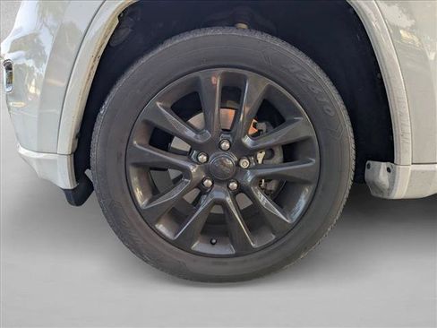 Used 2018 Jeep Grand Cherokee Altitude RWD image 13