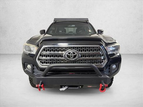 Used 2017 Toyota Tacoma TRD Off-Road AWD/4WD image 9