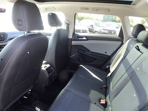 Certified 2024 Volkswagen Taos SE image 15