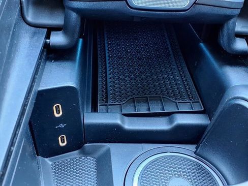 Used 2025 Mercedes-Benz E 350 4MATIC Sedan image 8