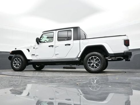 Used 2024 Jeep Gladiator Sport AWD/4WD image 36